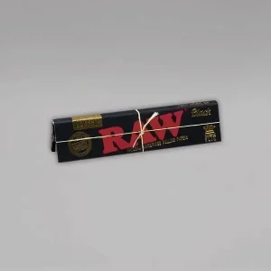 RAW Black – Classic King Size Slim Long Paper 32 Blättchen